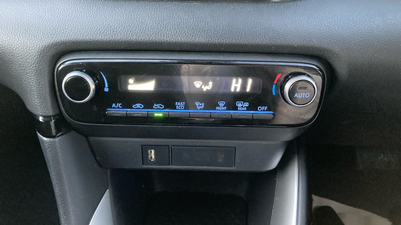 Toyota Yaris 1.5 Hybrid Design 5dr CVT Hybrid Hatchback